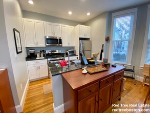 405 S Huntington Ave, Unit 1R in Boston, MA - Building Photo - Building Photo