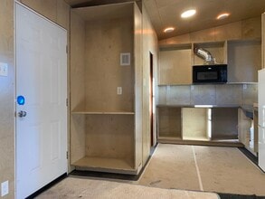 10825 NE Sandy Blvd in Portland, OR - Foto de edificio - Building Photo