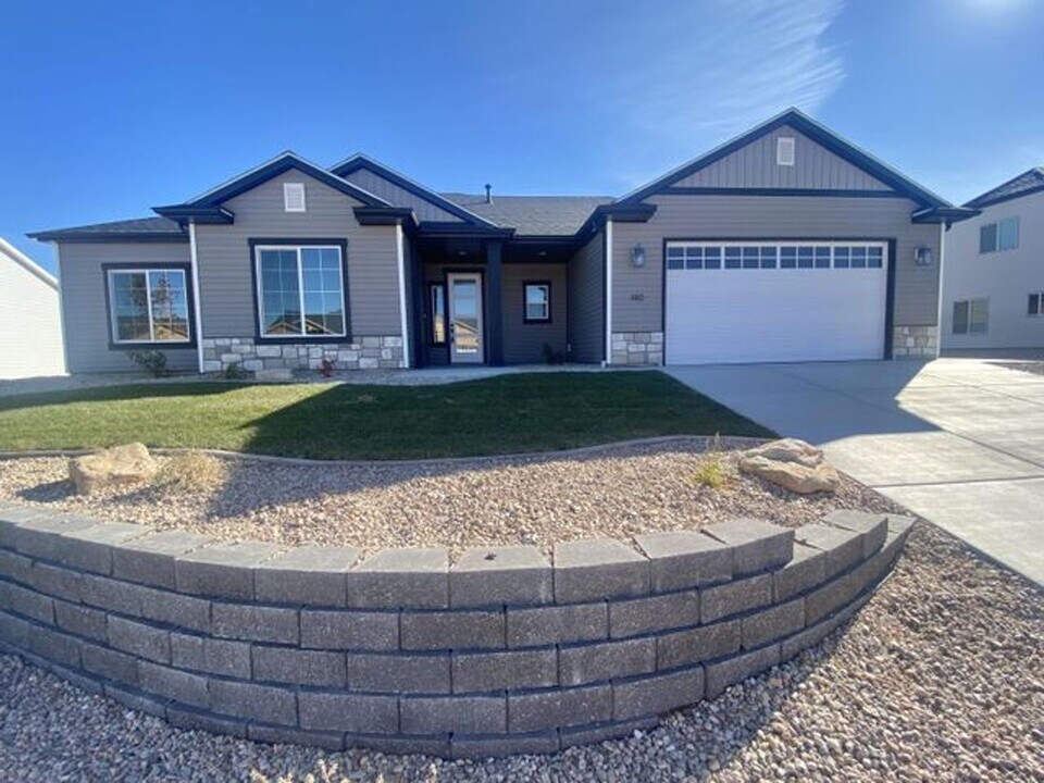 140 N Strathmore in Cedar City, UT - Building Photo