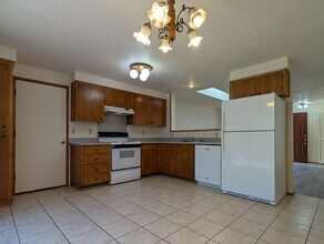 1004 55th Pl in Springfield, OR - Building Photo - Building Photo