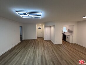 314 S Clark Dr in Los Angeles, CA - Building Photo - Building Photo