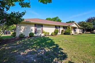 10304 Oak Creek Dr in Greenville, TX - Building Photo - Building Photo