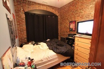 1109 Boylston St, Unit 17 in Boston, MA - Building Photo - Building Photo