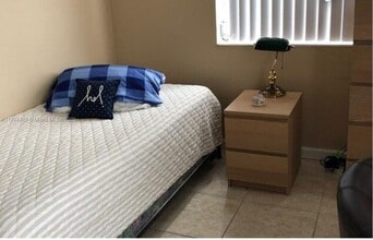 1830 Sabal Palm Dr in Davie, FL - Building Photo - Building Photo