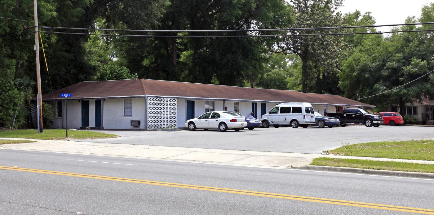 Hillcrest in Lake City, FL - Building Photo