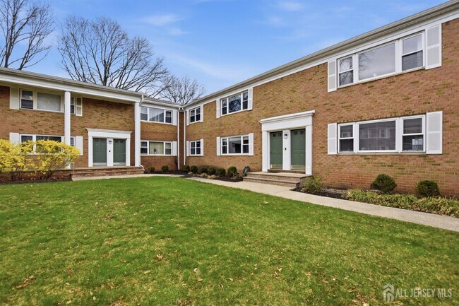 160 Evergreen Rd in Edison, NJ - Building Photo - Building Photo