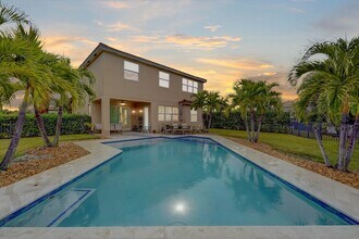 11240 SW Wyndham Way in Port St. Lucie, FL - Foto de edificio - Building Photo