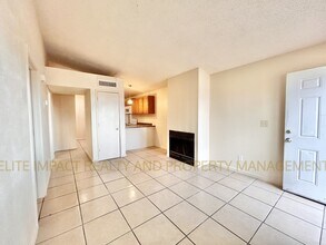 425 E Thoroughbred St in Tucson, AZ - Building Photo - Building Photo