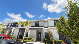 322 NE 1st Ave in Florida City, FL - Building Photo