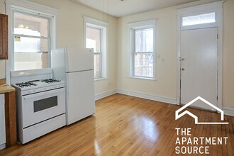 2327 N Southport Ave, Unit 2F in Chicago, IL - Building Photo - Building Photo