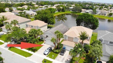 137 Canterbury Pl in Royal Palm Beach, FL - Foto de edificio - Building Photo