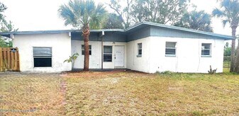 1706 Pineda St in Cocoa, FL - Building Photo