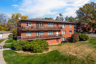 Lakeview Apartments in Omaha, NE - Foto de edificio - Building Photo