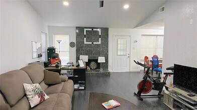 4233 Glen Ridge Dr in Arlington, TX - Building Photo - Building Photo