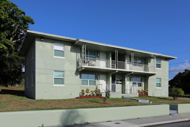 2115 Division Ave in West Palm Beach, FL - Building Photo - Building Photo