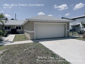 4867 30th St SW in Lehigh Acres, FL - Building Photo