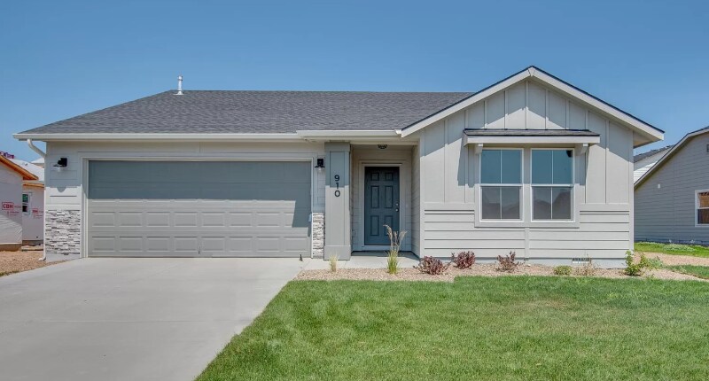 1020 SW Sparrow Pl in Mountain Home, ID - Building Photo