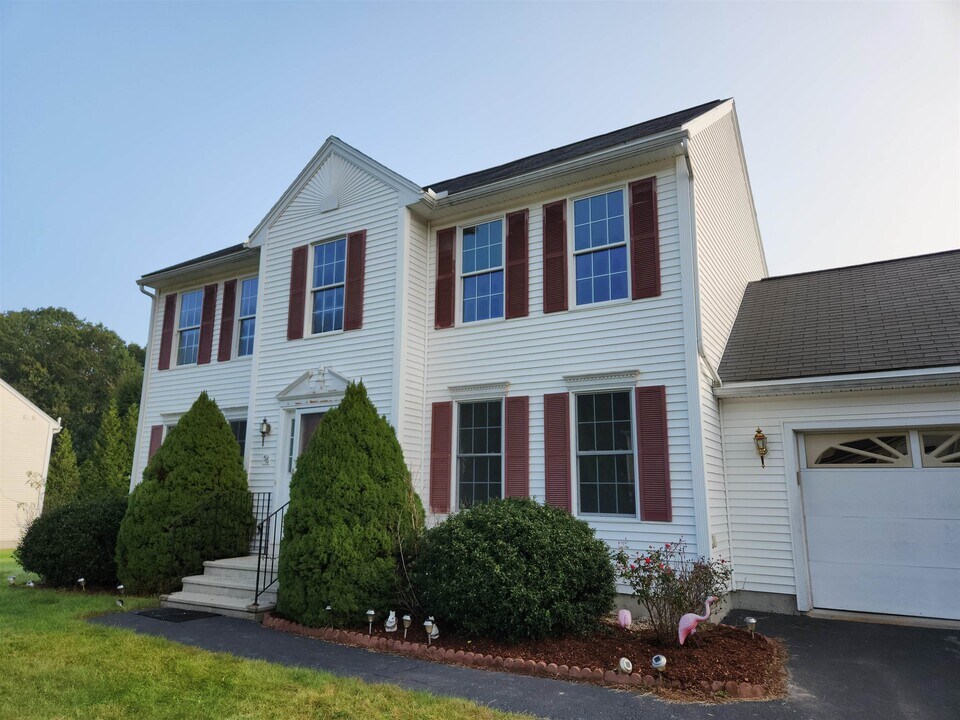 56 Majestic Ave in Nashua, NH - Building Photo