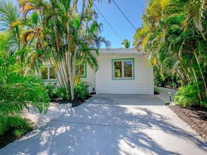 6979 Longboat Dr S in Longboat Key, FL - Building Photo - Building Photo