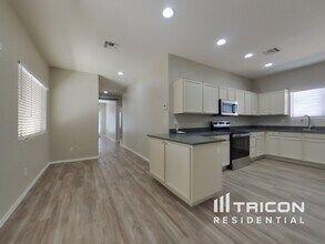 16187 W Port Royale Ln in Surprise, AZ - Building Photo - Building Photo