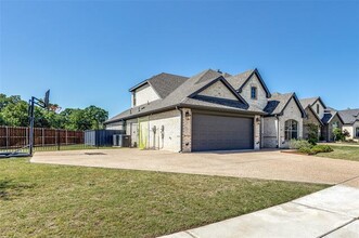 3804 Pine Valley Ln in Arlington, TX - Building Photo - Building Photo