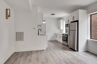 3056 W Cortland St in Chicago, IL - Foto de edificio - Building Photo