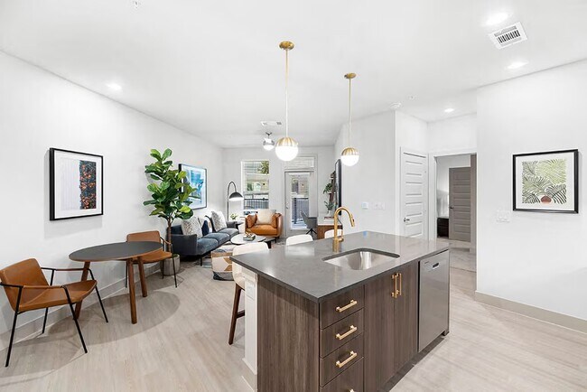 801 Lawrence St in Houston, TX - Building Photo - Building Photo