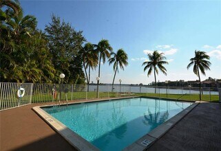 15969 NW 64th Ave, Unit 406 in Miami Lakes, FL - Building Photo - Building Photo