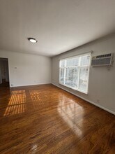 5700 Hazeltine Ave in Van Nuys, CA - Foto de edificio - Building Photo