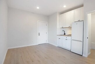 8th St in Los Angeles, CA - Building Photo - Building Photo