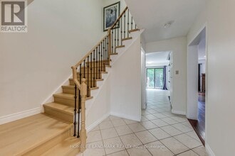 1226 Cottonwood Crescent in Oakville, ON - Building Photo - Building Photo