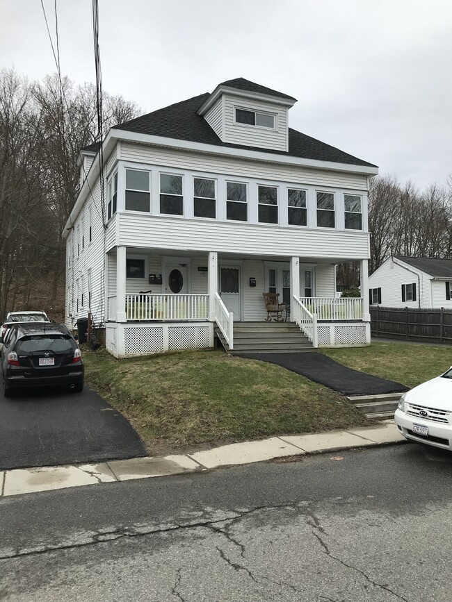 4 Collins Ave in Amesbury, MA - Building Photo - Building Photo