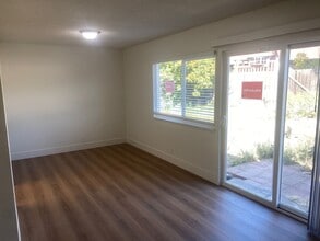 1114 Lawrence Way in Oxnard, CA - Building Photo - Building Photo