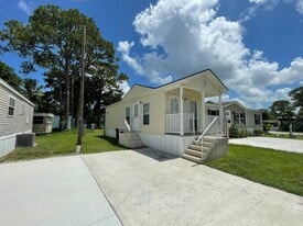 11500 SW Kanner Hwy in Indiantown, FL - Building Photo