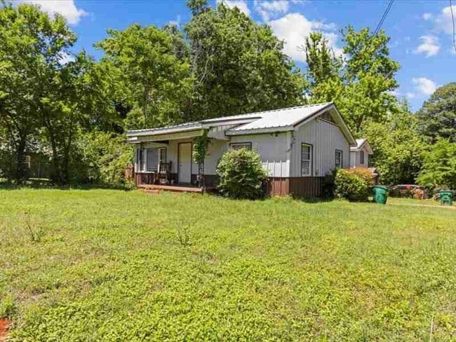 property at 000 W Carolina St