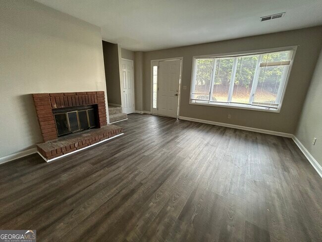 136 Old Ferry Way in Roswell, GA - Building Photo - Building Photo