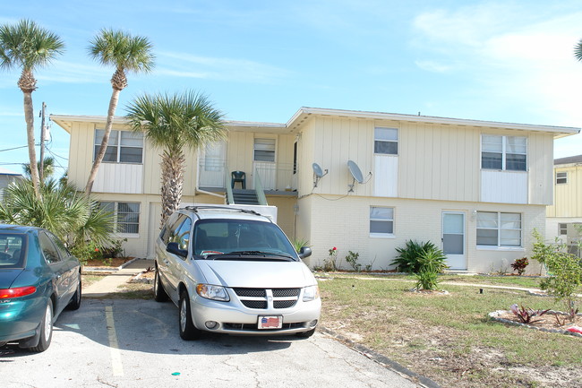 2426 Tulane Ave in Daytona Beach, FL - Foto de edificio - Building Photo