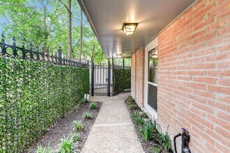 6306 Riverview Way in Houston, TX - Building Photo - Building Photo