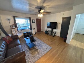 825 Palomas Dr SE in Albuquerque, NM - Building Photo - Building Photo