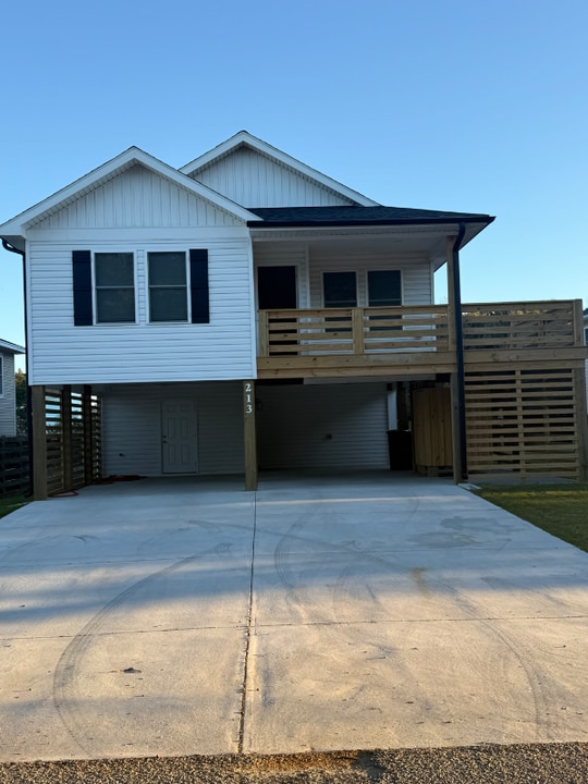 213 W Palmetto St in Kill Devil Hills, NC - Foto de edificio