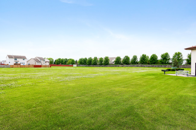 Clover Ridge Apartments in Altoona, IA - Foto de edificio - Building Photo