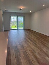 1545 SE Crosswood Wy in Port St. Lucie, FL - Foto de edificio - Building Photo