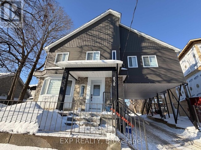 property at 838 St. Laurent Blvd