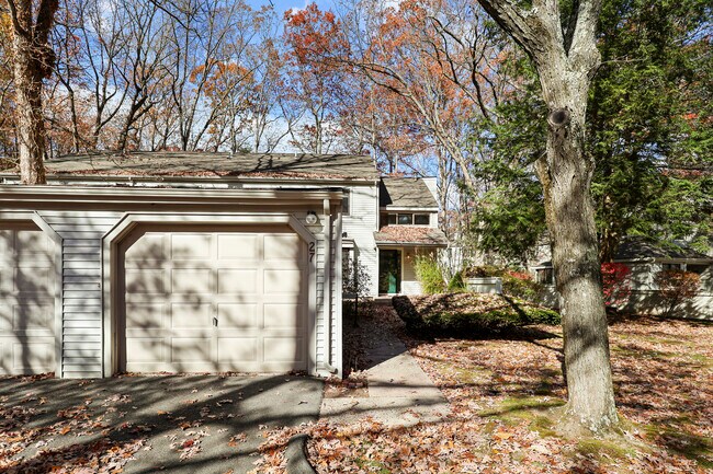 27 Farmington Chase Crescent in Farmington, CT - Building Photo - Building Photo