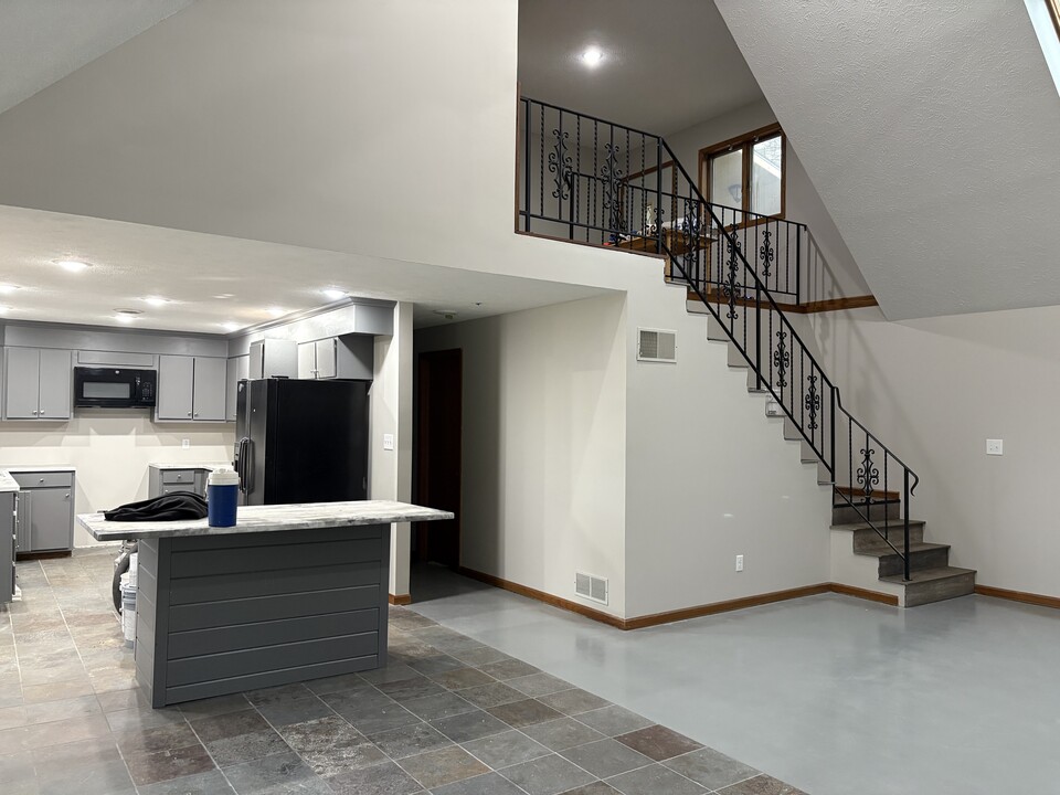 6163 N Holmes Rd in Salina, KS - Building Photo