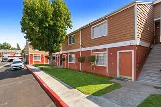 Plymouth Manor Apartments in Riverside, CA - Foto de edificio - Building Photo