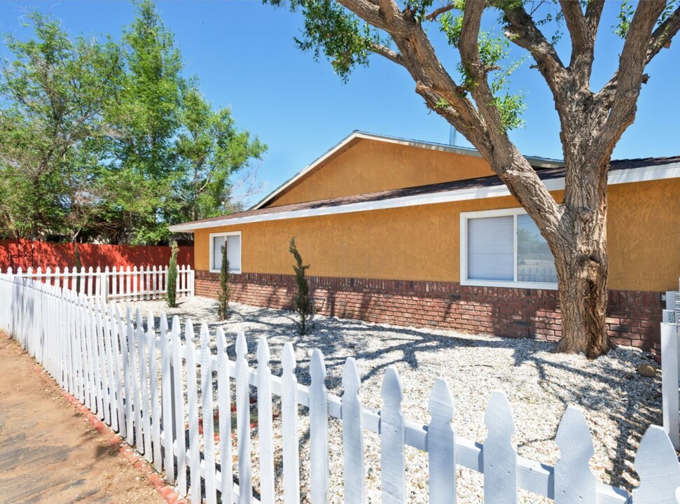 11798 White Ave in Adelanto, CA - Building Photo