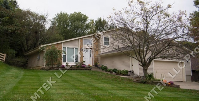 property at 8 Pinehurst Ct