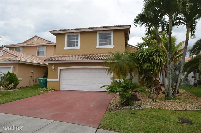 5041 SW 152nd Ave in Miramar, FL - Foto de edificio