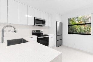 10161 W Sunrise Blvd, Unit 101 in Plantation, FL - Building Photo